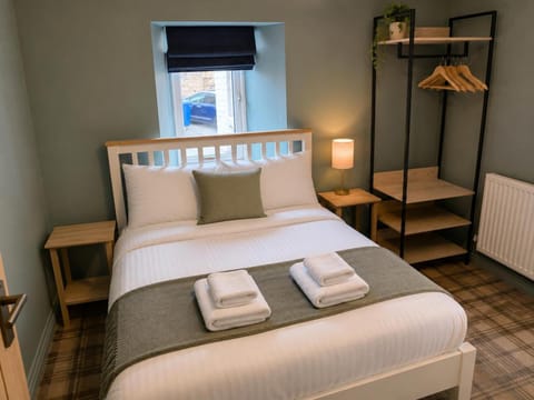 Bed, Bedroom, towels