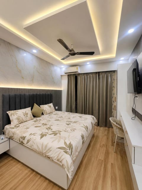 Bed, TV and multimedia, Photo of the whole room, Bedroom, air conditioner