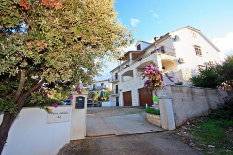 Property building, Facade/entrance, Neighbourhood