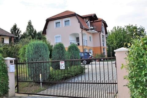 Off site, Street view