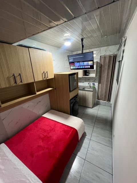 Bed, TV and multimedia, Bedroom