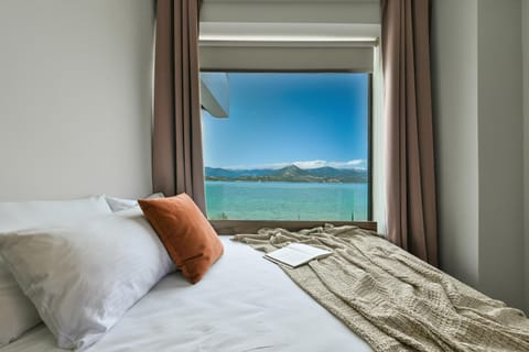 Bed, Bedroom, Sea view