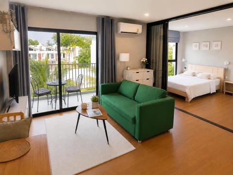 Bed, View (from property/room), Balcony/Terrace, Living room, Photo of the whole room, Seating area, Bedroom, air conditioner
