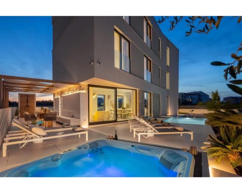 Property building, Patio, Natural landscape, Pool view, Swimming pool, sunbed