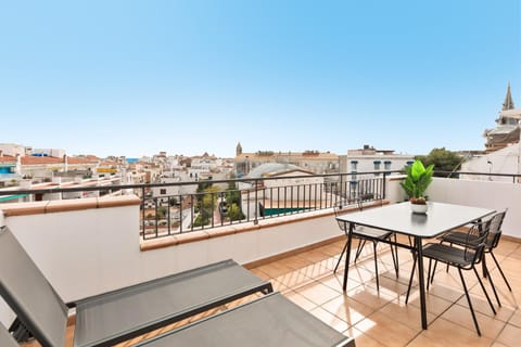 View (from property/room), Balcony/Terrace, City view