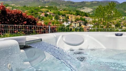 Hot Tub, Swimming pool