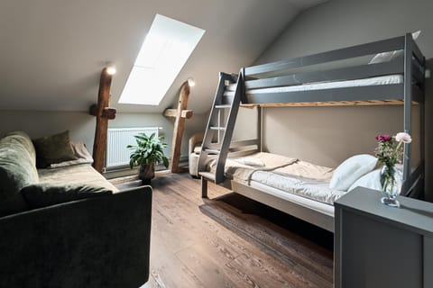 Photo of the whole room, bunk bed