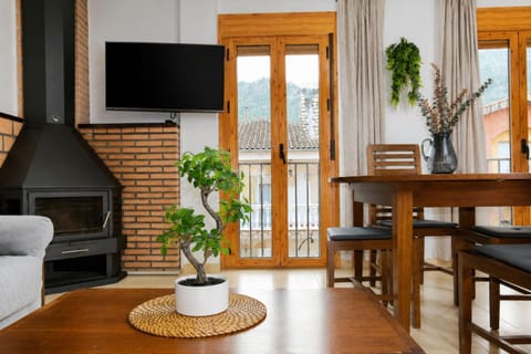 Communal lounge/ TV room, TV and multimedia, Living room, Seating area, Dining area, Evening entertainment