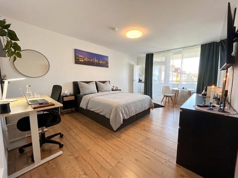Bed, TV and multimedia, Living room, Photo of the whole room, Seating area, Bedroom