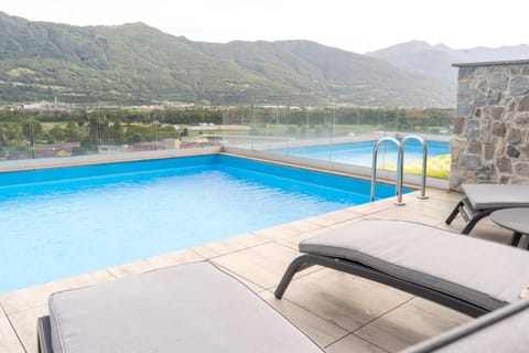 Day, Natural landscape, Mountain view, Pool view, Swimming pool, sunbed
