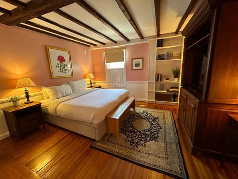 Entire Private Historic Inn Downtown Newport House in Newport