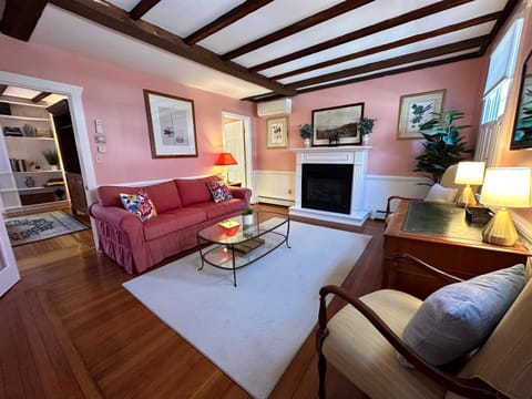 Entire Private Historic Inn Downtown Newport House in Newport