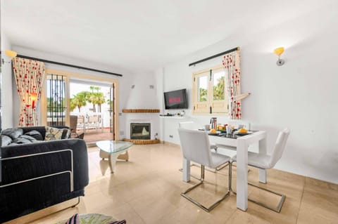 Communal lounge/ TV room, Living room