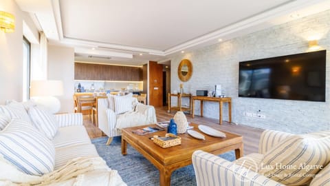 Communal lounge/ TV room, TV and multimedia, Living room, Seating area, Dining area, Evening entertainment