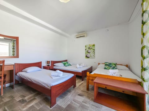 Bed, Bedroom, towels, air conditioner