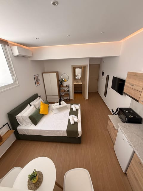 Bed, Kitchen or kitchenette, Photo of the whole room, wardrobe
