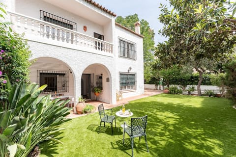 Property building, Patio, Spring, Day, Garden, Garden, Balcony/Terrace, Garden view