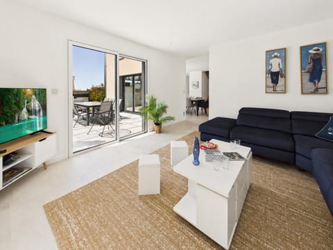 Communal lounge/ TV room, Living room
