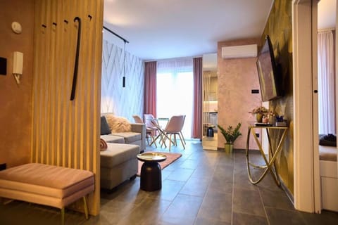 TV and multimedia, Living room, Seating area, Dining area, air conditioner