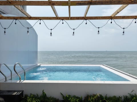 Day, Natural landscape, Garden, Hot Tub, Beach, Pool view, Sea view, Swimming pool, Breakfast