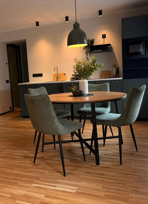 Kitchen or kitchenette, Seating area, Dining area