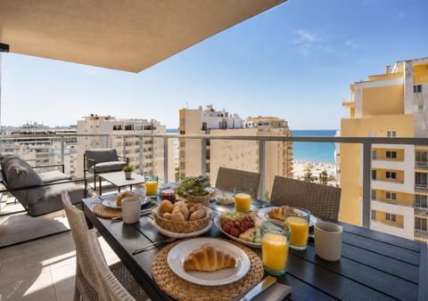 View (from property/room), Balcony/Terrace, Sea view, Street view