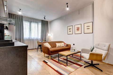 Kitchen or kitchenette, Living room, Seating area, Dining area