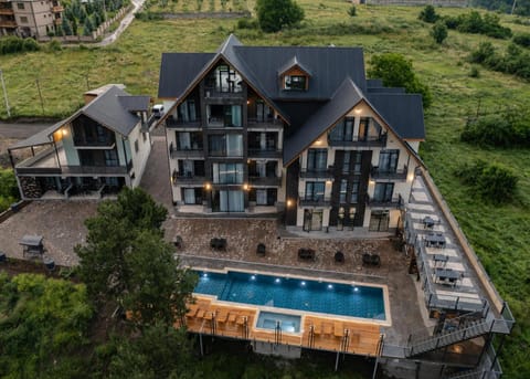 Property building, Day, Bird's eye view, Garden, Garden view, Pool view, Swimming pool, sunbed