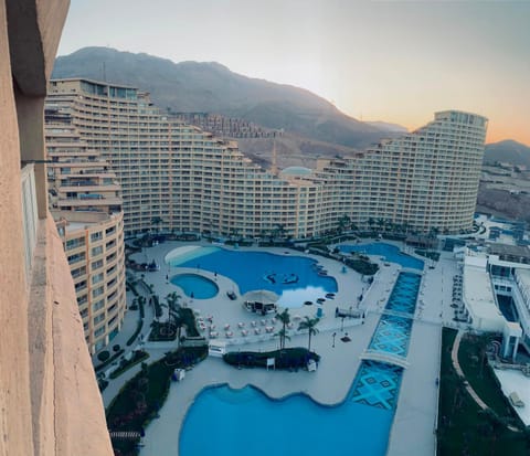 Pool view, Swimming pool, sunbed