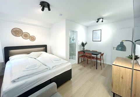 Bed, Bathroom, Photo of the whole room, Dining area, Bedroom