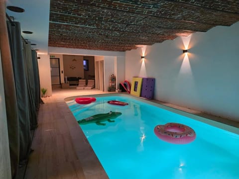Swimming pool, Swimming pool