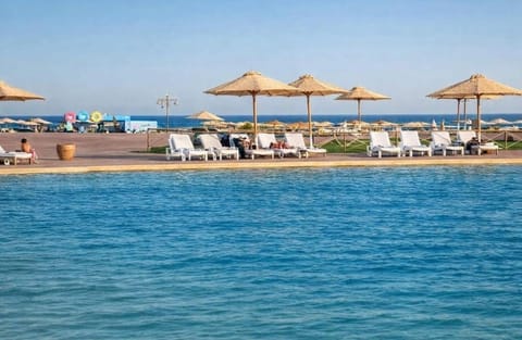 Nearby landmark, Day, People, Natural landscape, Beach, Lake view, Pool view, River view, Sea view, Swimming pool, group of guests, sunbed
