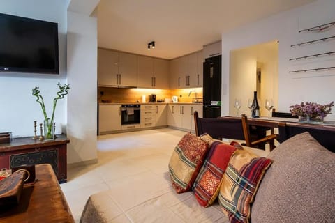 Kitchen or kitchenette, Seating area