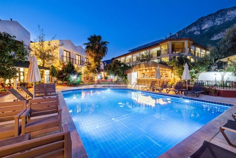 Property building, Nearby landmark, Natural landscape, Mountain view, Pool view, Swimming pool, Swimming pool, sunbed