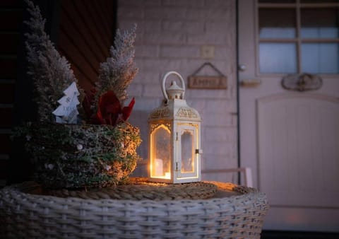 Facade/entrance, Night