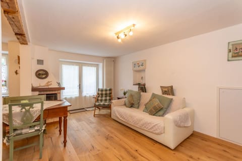Communal lounge/ TV room, Living room, Seating area, Dining area