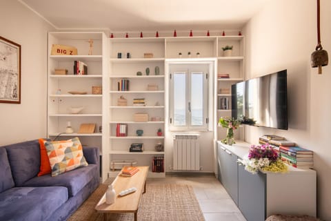 TV and multimedia, Living room, Seating area, Evening entertainment
