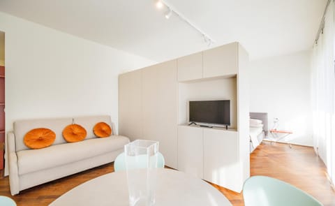 TV and multimedia, Living room, Dining area