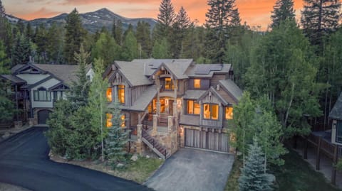 Property building, Facade/entrance, Bird's eye view, Mountain view, Parking