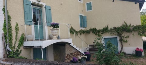 Property building, Day, Garden
