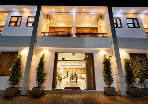 Property building, Facade/entrance, Night