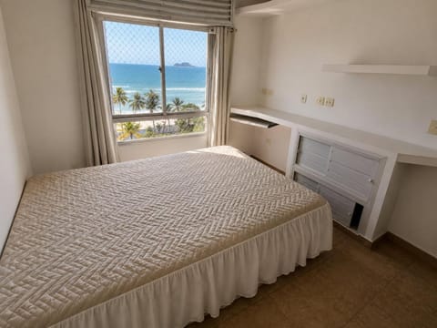Bed, Sea view