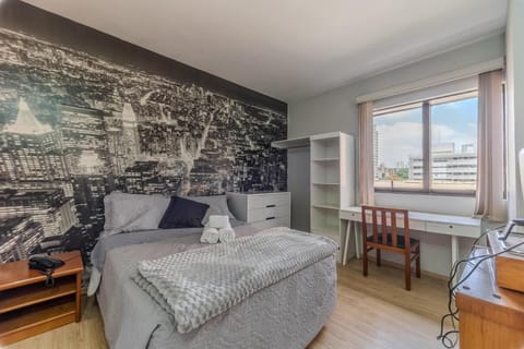 Bed, Seating area