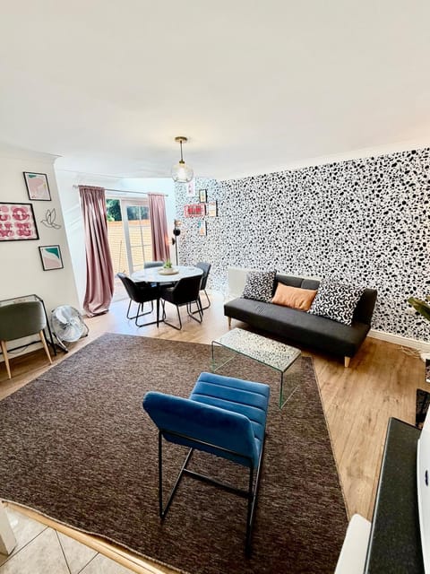 Living room, Photo of the whole room, Seating area