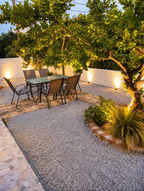 Garden, Dining area