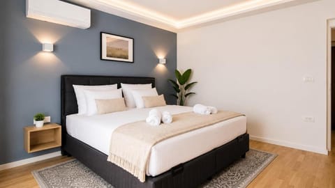Bed, Photo of the whole room, Bedroom, towels, air conditioner