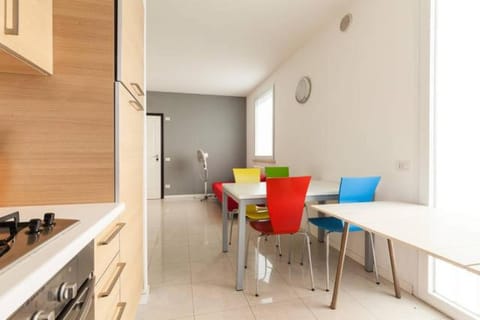 Day, Dining area