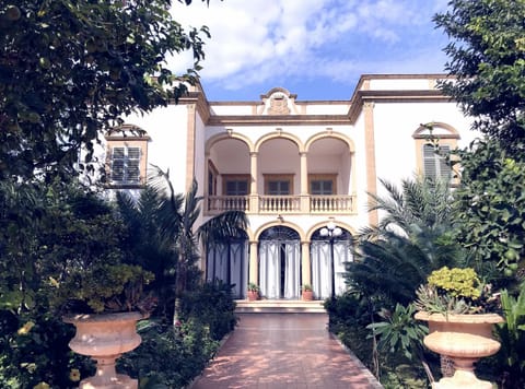 Facade/entrance, Garden view