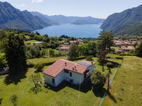 Property building, Day, Natural landscape, Bird's eye view, Lake view, Mountain view