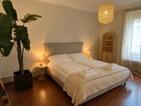 Bed, Photo of the whole room, Bedroom, towels